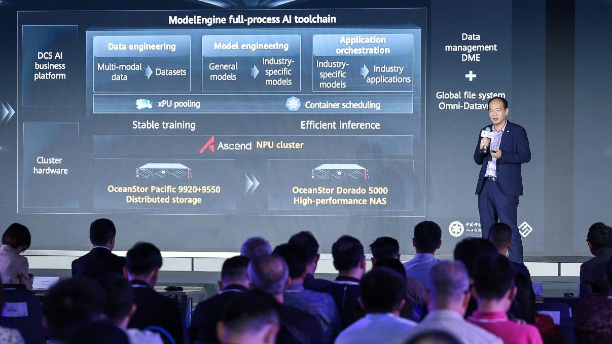 CAIR实现基于昇腾多节点原生多模态大模型的全参训练，成果在华为 2025HC 大会发布